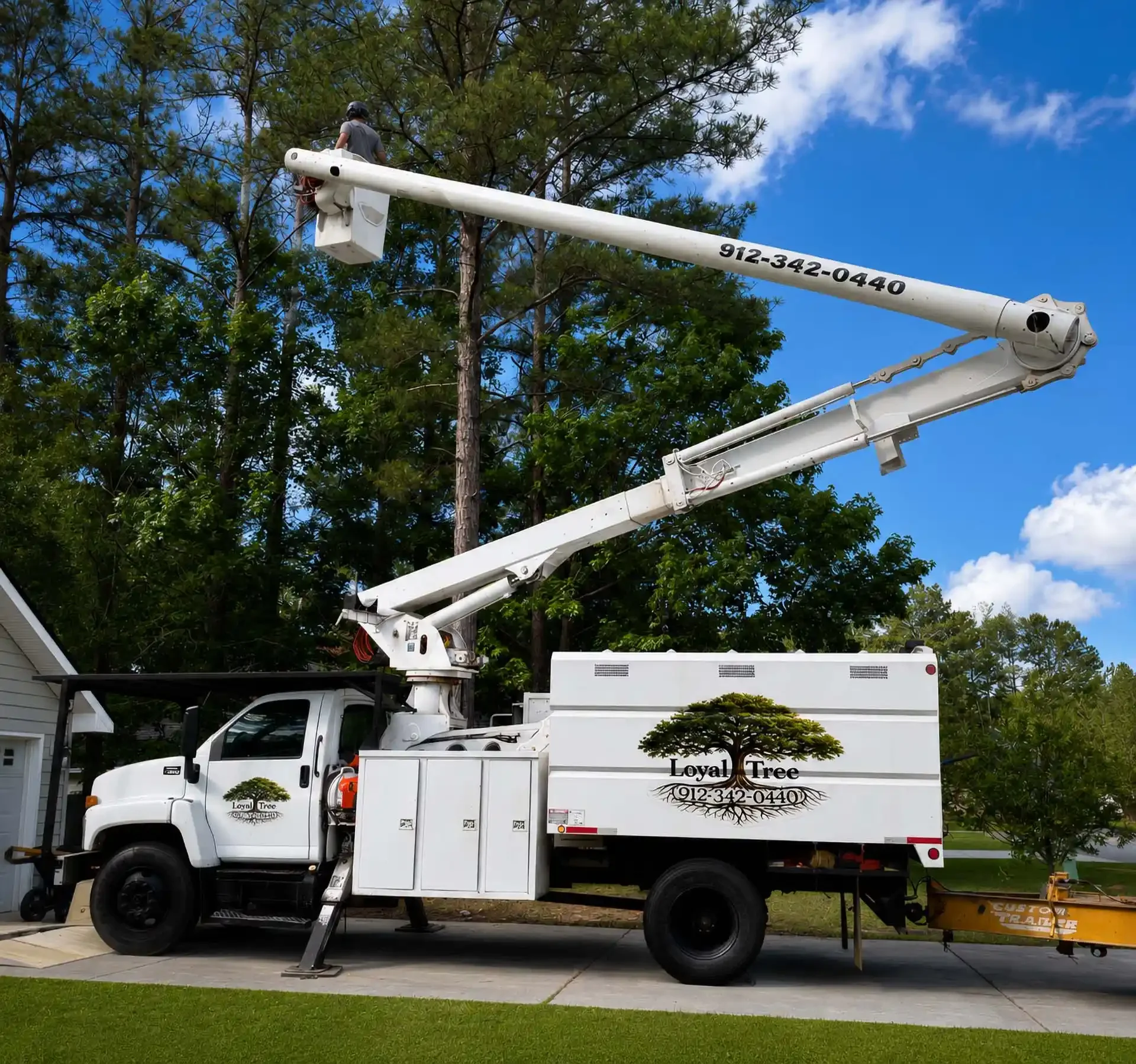 LoyalTree bucket truck in a client's driveway in Rincon, GA
